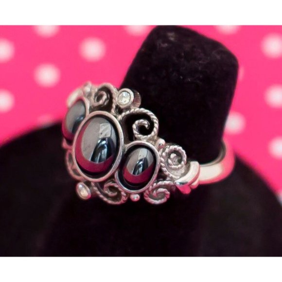 Vintage Arachne Queen Ring by Avon Size 6 - P23 - Picture 2 of 3